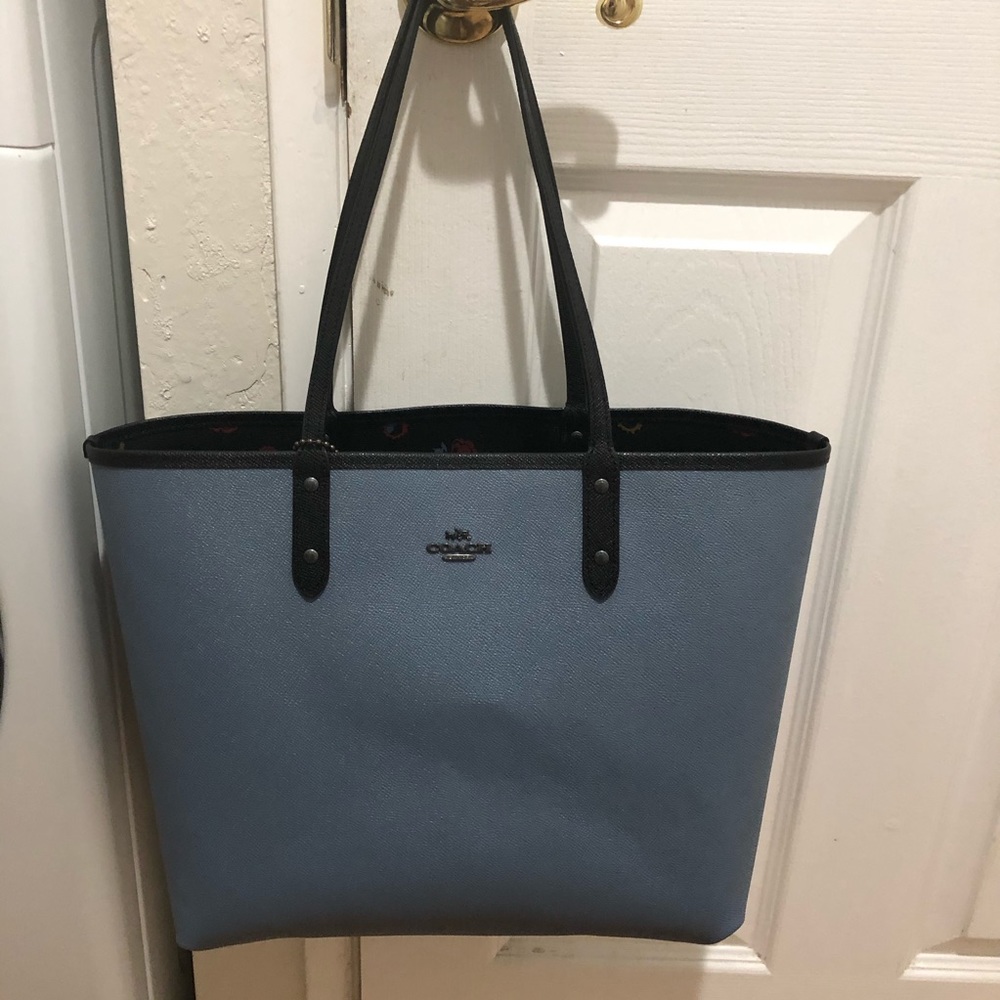 2 in 1 Reversable city tote Coach